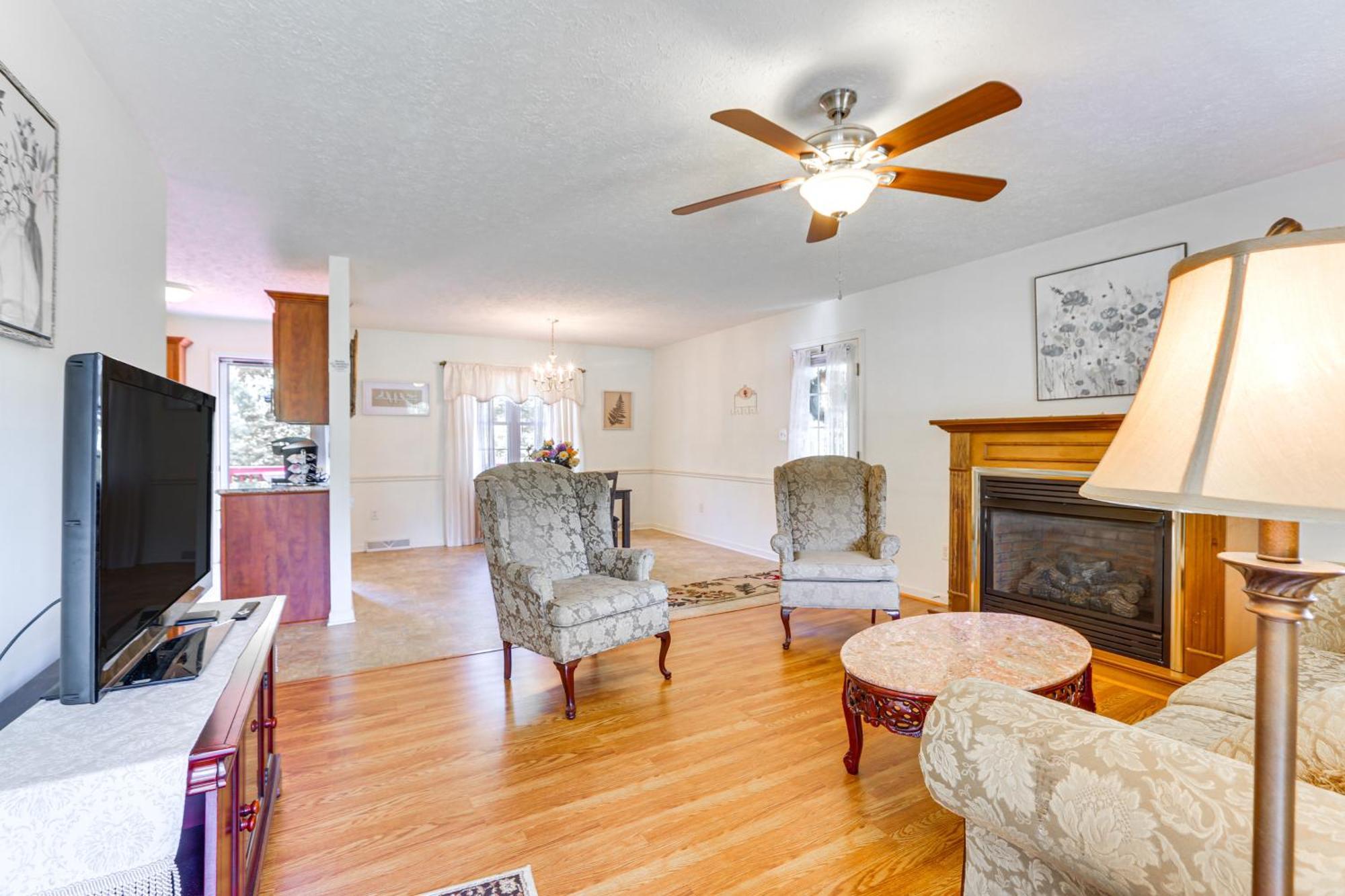 Chatham Getaway With Fireplace, Deck And Gas Grill! 외부 사진