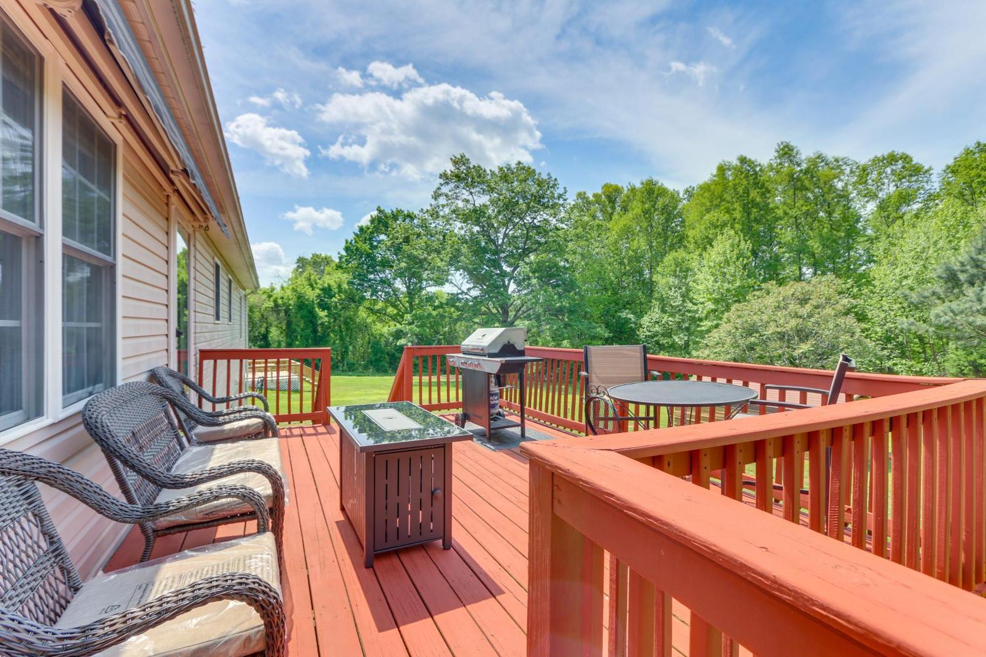 Chatham Getaway With Fireplace, Deck And Gas Grill! 외부 사진