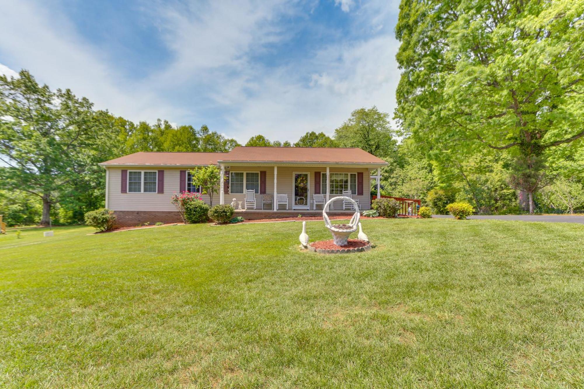 Chatham Getaway With Fireplace, Deck And Gas Grill! 외부 사진