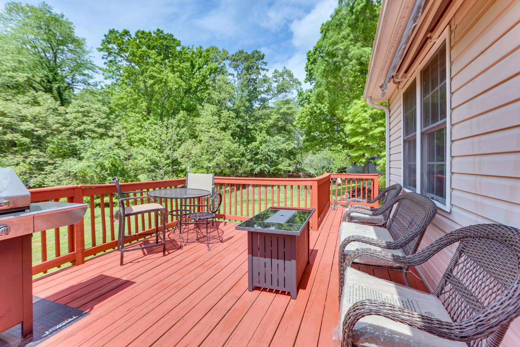 Chatham Getaway With Fireplace, Deck And Gas Grill! 외부 사진